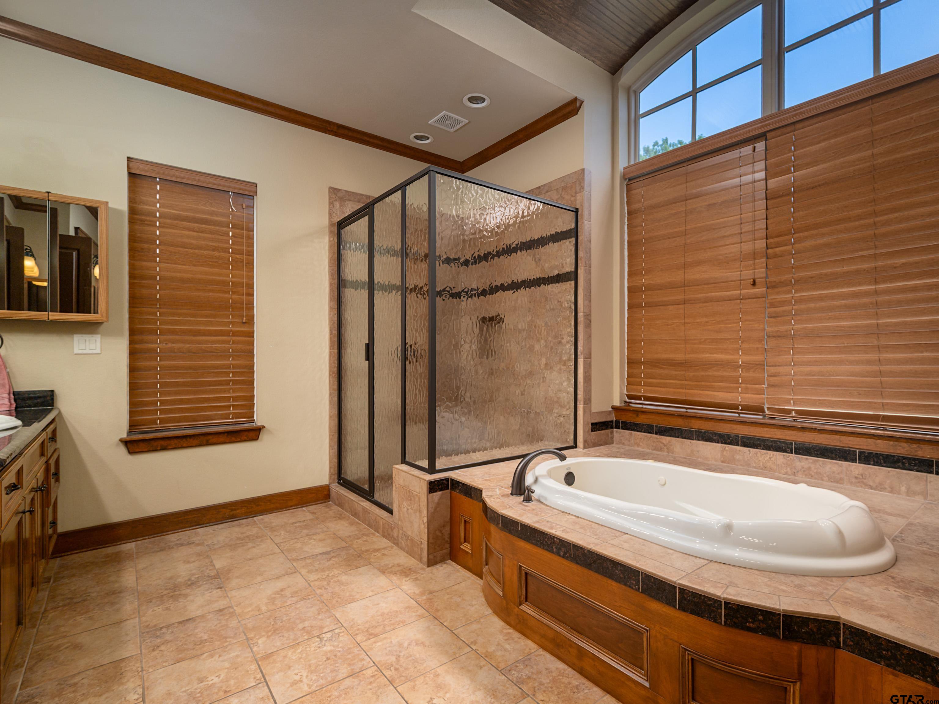 Tyler, Texas, 75703, United States, 4 Bedrooms Bedrooms, ,6 BathroomsBathrooms,Residential,For Sale,1965330