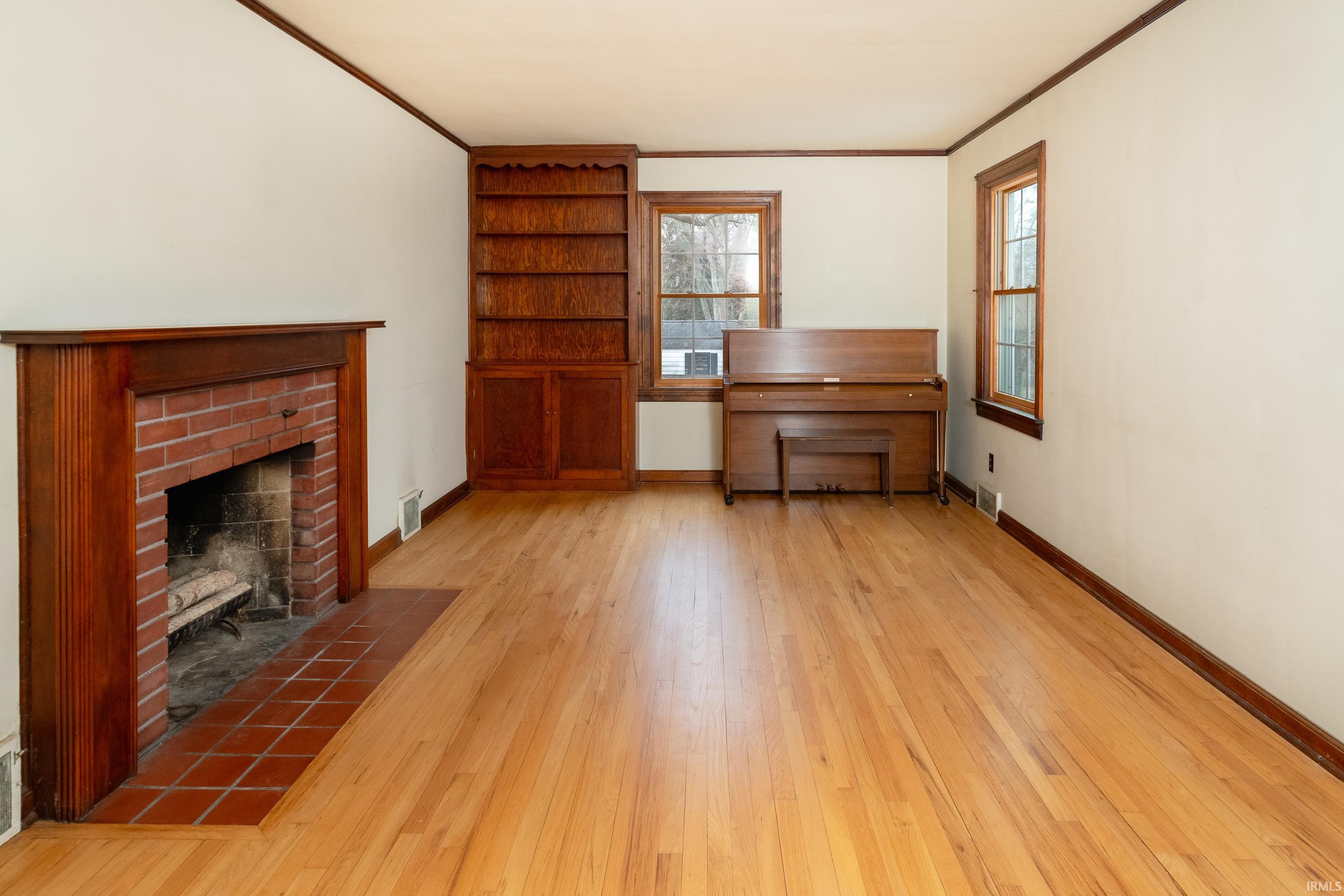 Bloomington, Indiana, 47401, United States, 3 Bedrooms Bedrooms, ,2 BathroomsBathrooms,Residential,For Sale,1982502