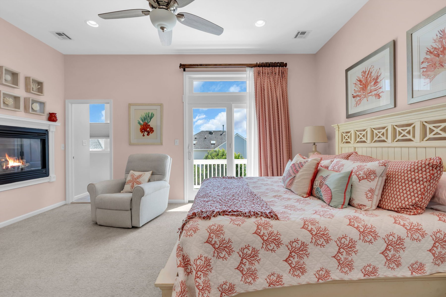  Rare End-Unit Coastal Townhome - 物件實景