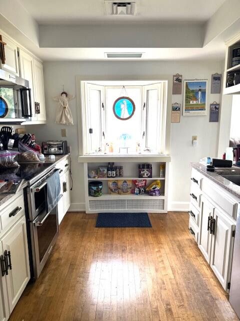 St. Joseph, Michigan, 49085, United States, 2 Bedrooms Bedrooms, ,4 BathroomsBathrooms,Residential,For Sale,1949511
