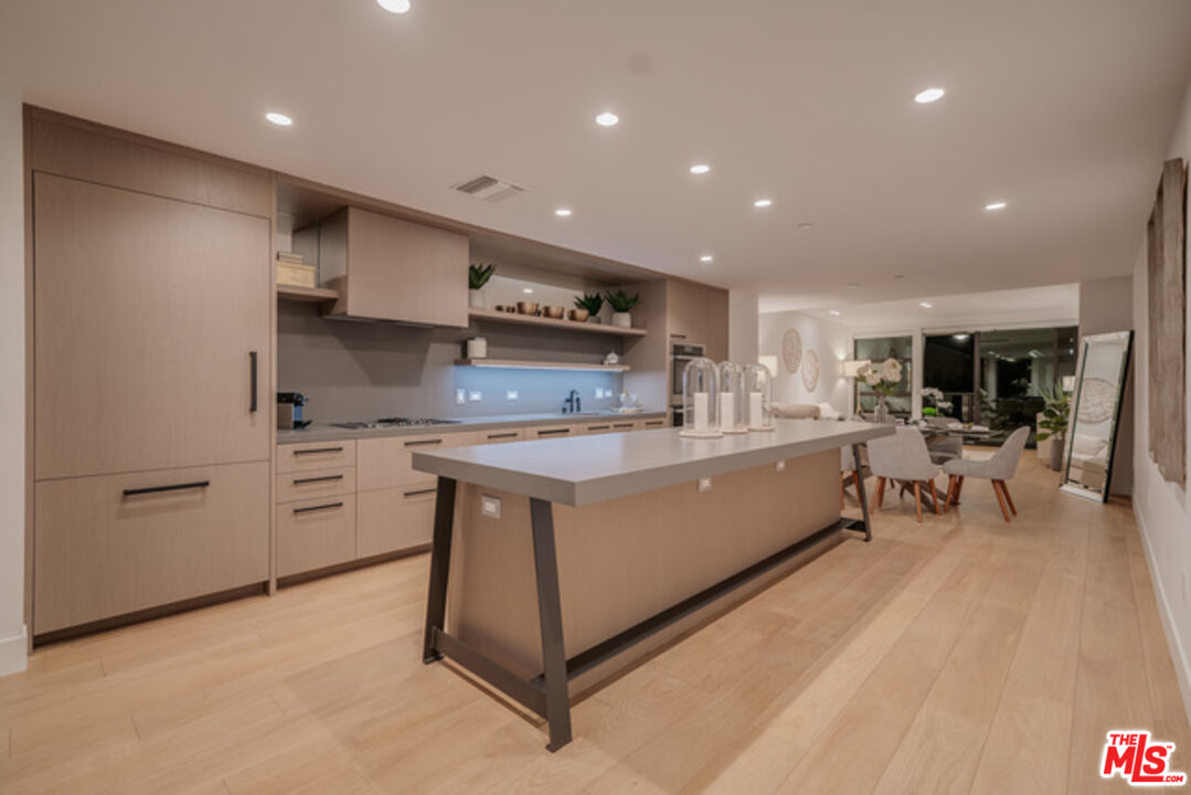 Los Angeles, California, 90024, United States, 2 Bedrooms Bedrooms, ,2 BathroomsBathrooms,Residential,For Sale,1940220
