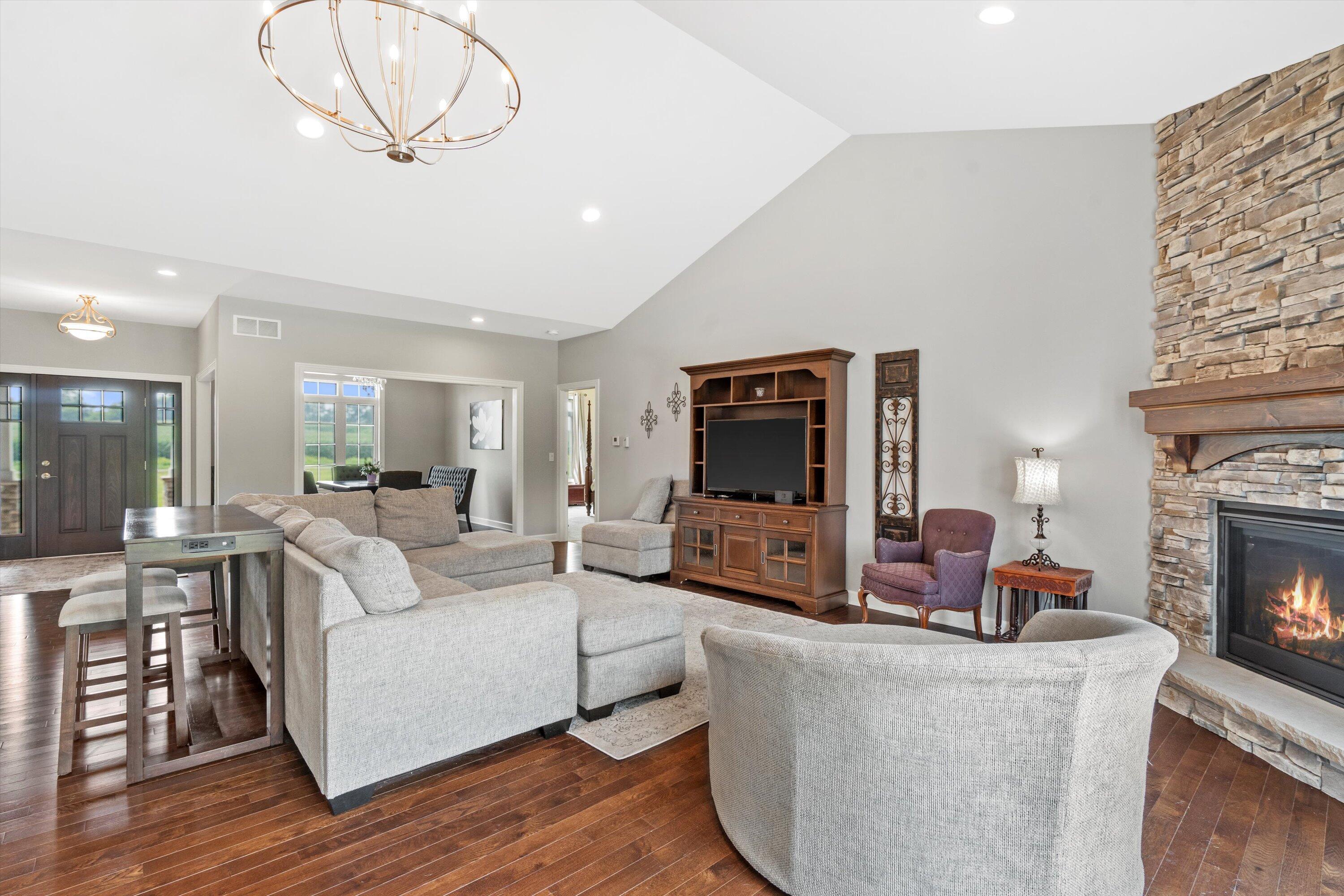 Bloomfield, Wisconsin, 53147, United States, 5 Bedrooms Bedrooms, ,3 BathroomsBathrooms,Residential,For Sale,1921596