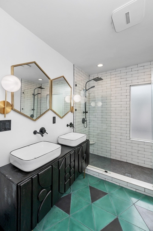 Boston, Massachusetts, 02127, United States, 2 Bedrooms Bedrooms, ,2 BathroomsBathrooms,Residential,For Sale,1988165