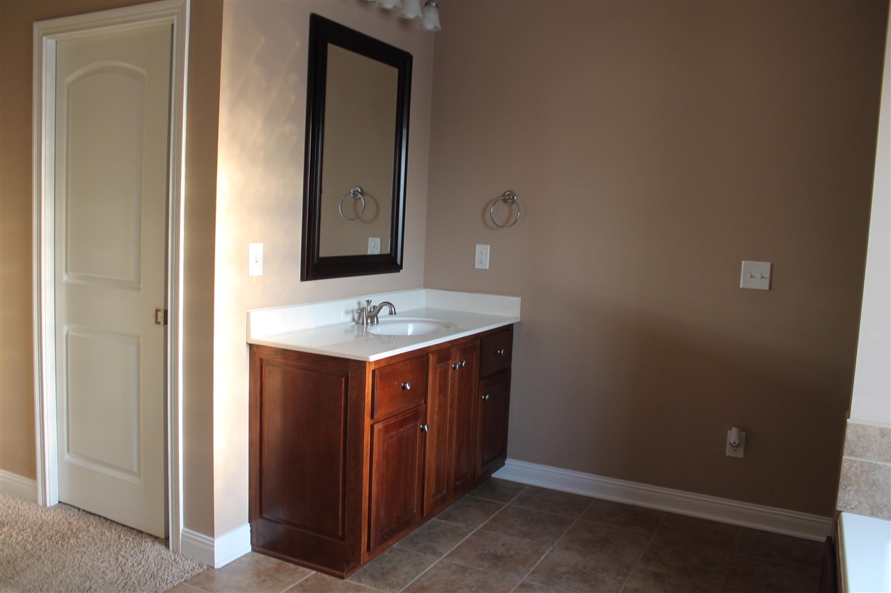 Bowling Green, Kentucky, 42101, United States, 3 Bedrooms Bedrooms, ,2 BathroomsBathrooms,Residential,For Sale,1838101