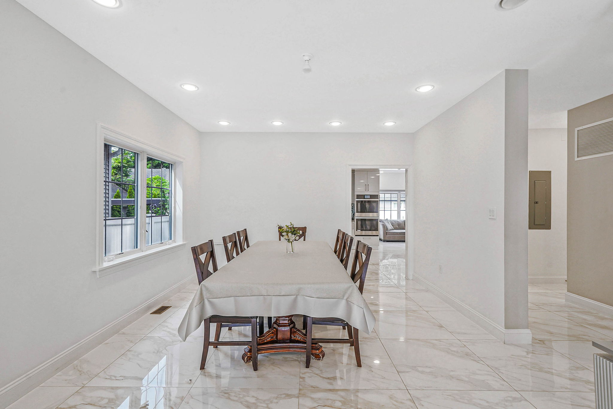 Cedarhurst, New York, 11516, United States, 5 Bedrooms Bedrooms, ,5 BathroomsBathrooms,Residential,For Sale,1851144