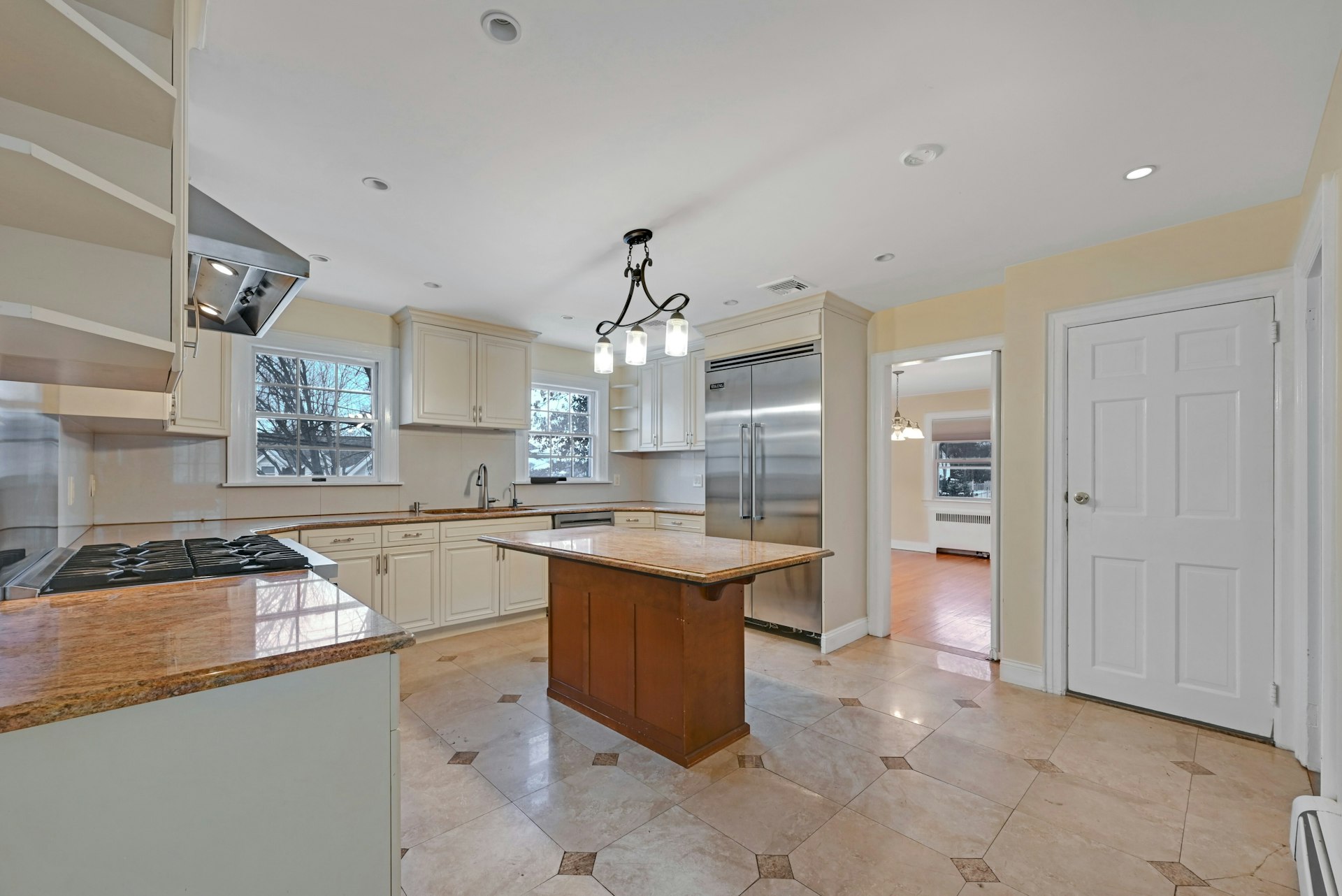  40 Clinton Avenue, Tenafly, NJ, 07670 - 物件實景