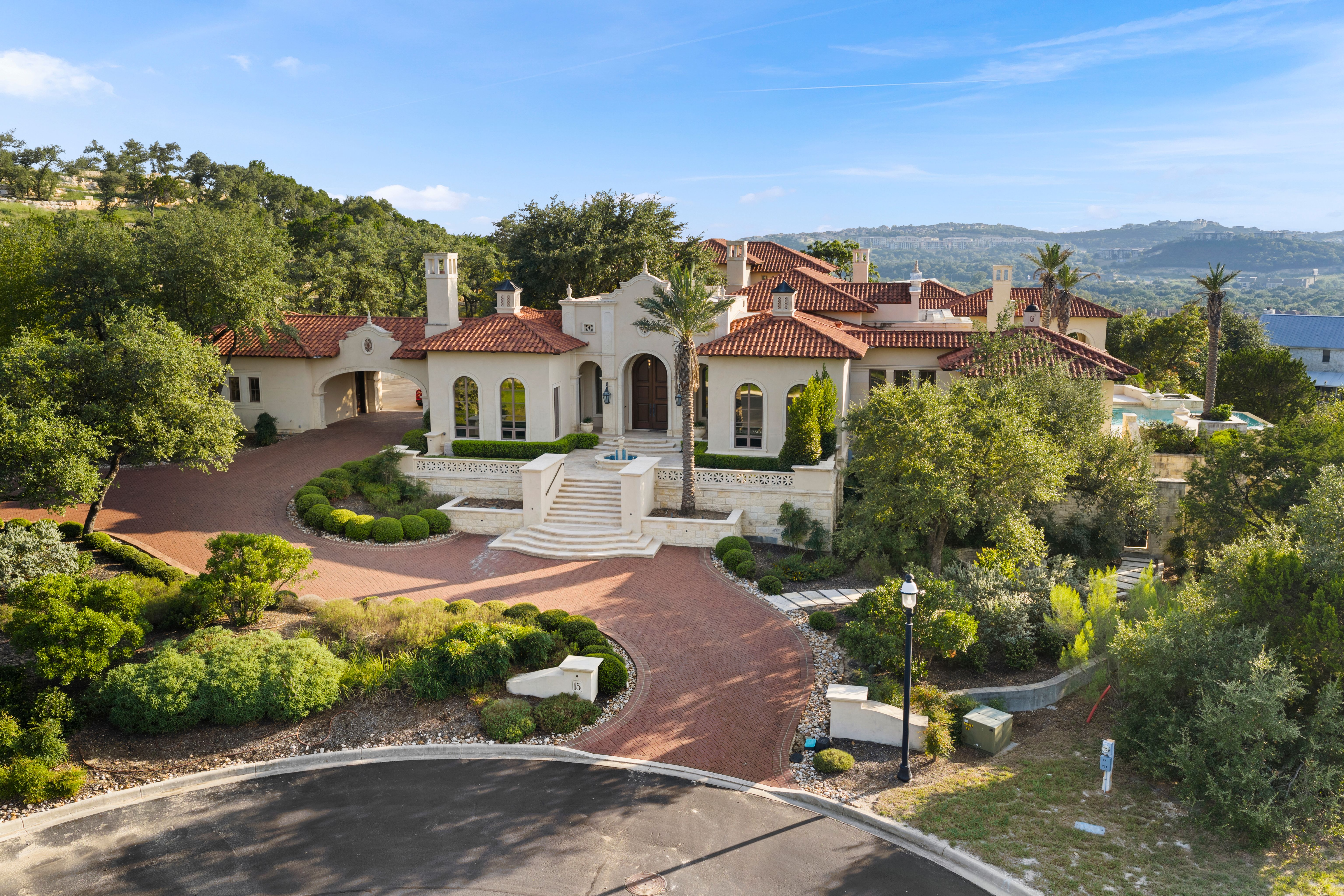  Mediterranean Style Estate in The Dominion - 物件實景