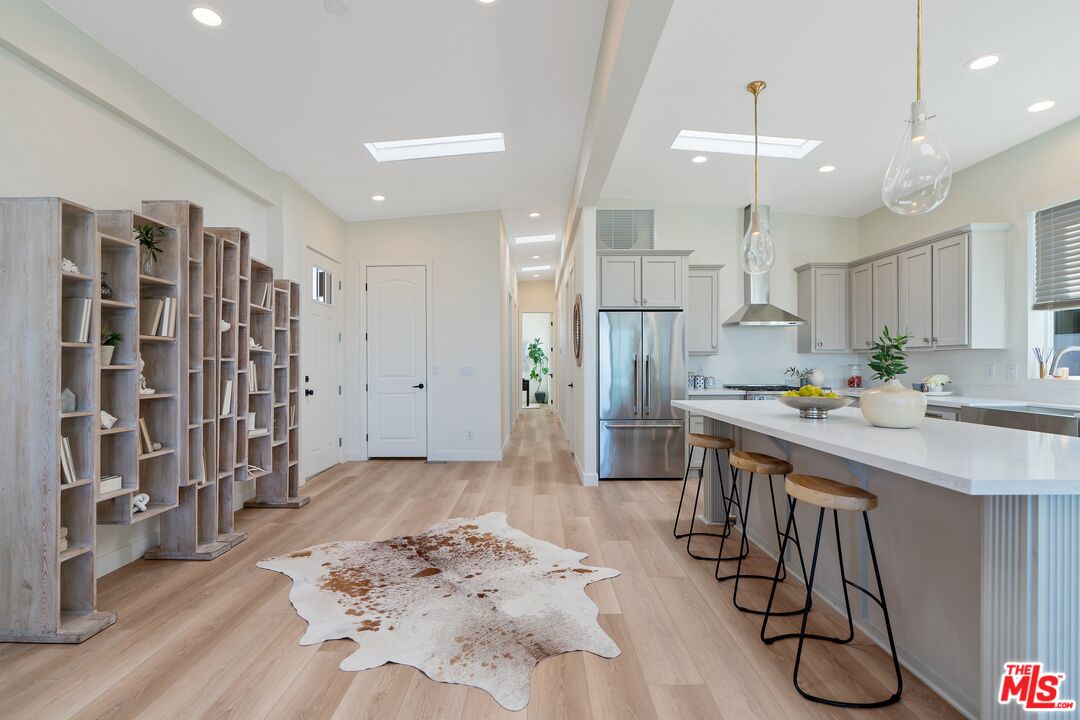 Malibu, California, 90265, United States, 4 Bedrooms Bedrooms, ,3 BathroomsBathrooms,Residential,For Sale,1907056