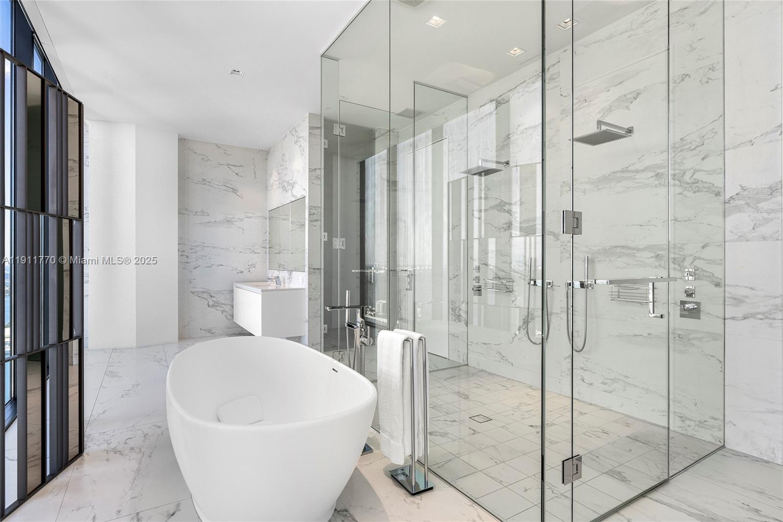 Miami, Florida, 33132, United States, 6 Bedrooms Bedrooms, ,7 BathroomsBathrooms,Residential,For Sale,1991375