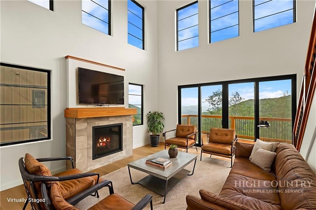 Seven Devils, North Carolina, 28604, United States, 2 Bedrooms Bedrooms, ,3 BathroomsBathrooms,Residential,For Sale,2020628
