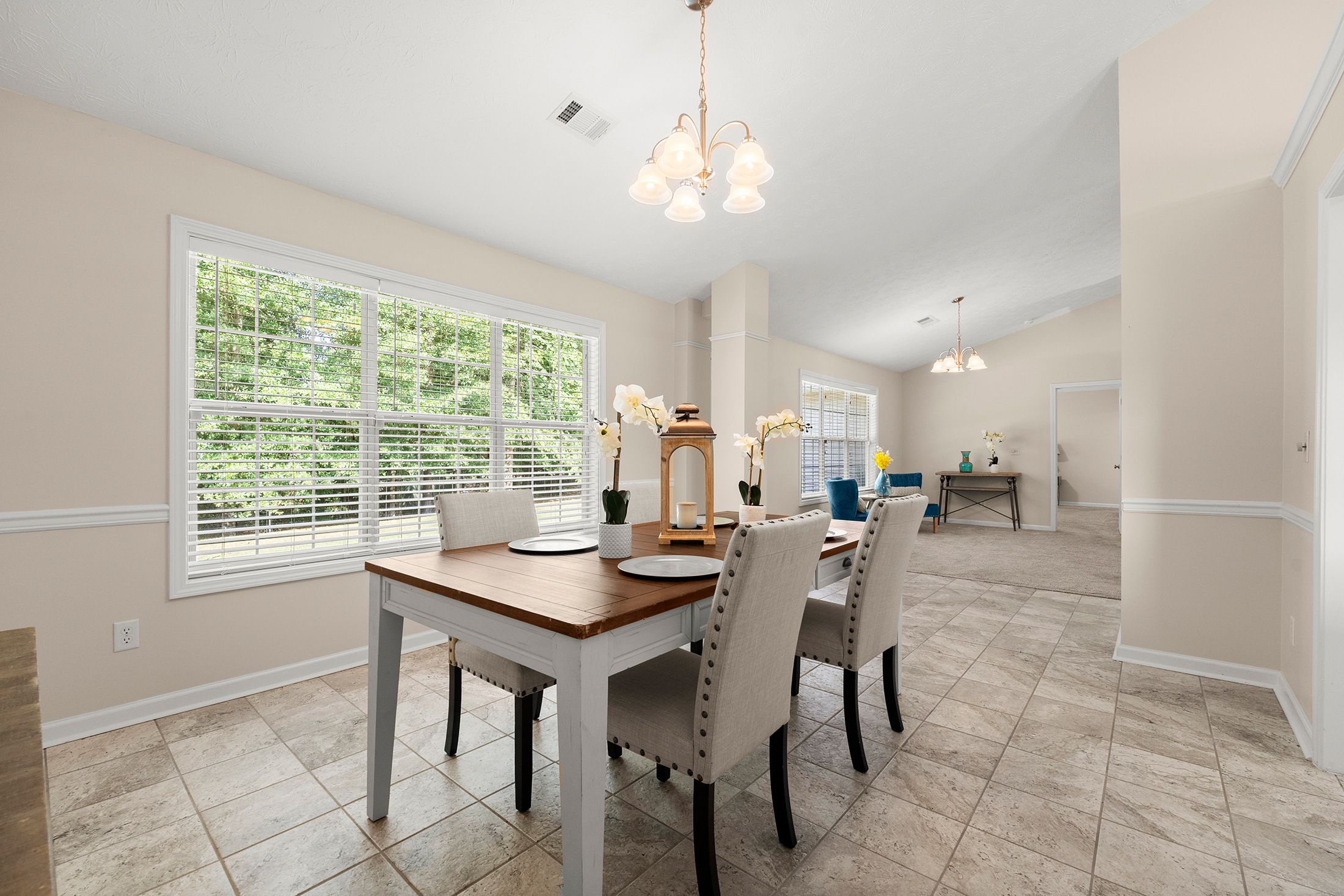  Immaculately Maintained, Brick-Front, Step-Less Ranch Home - 物件實景