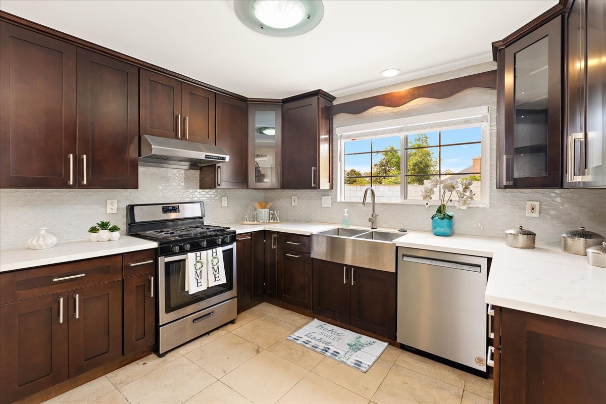 Cerritos, California, 90703, United States, 6 Bedrooms Bedrooms, ,5 BathroomsBathrooms,Residential,For Sale,2048783