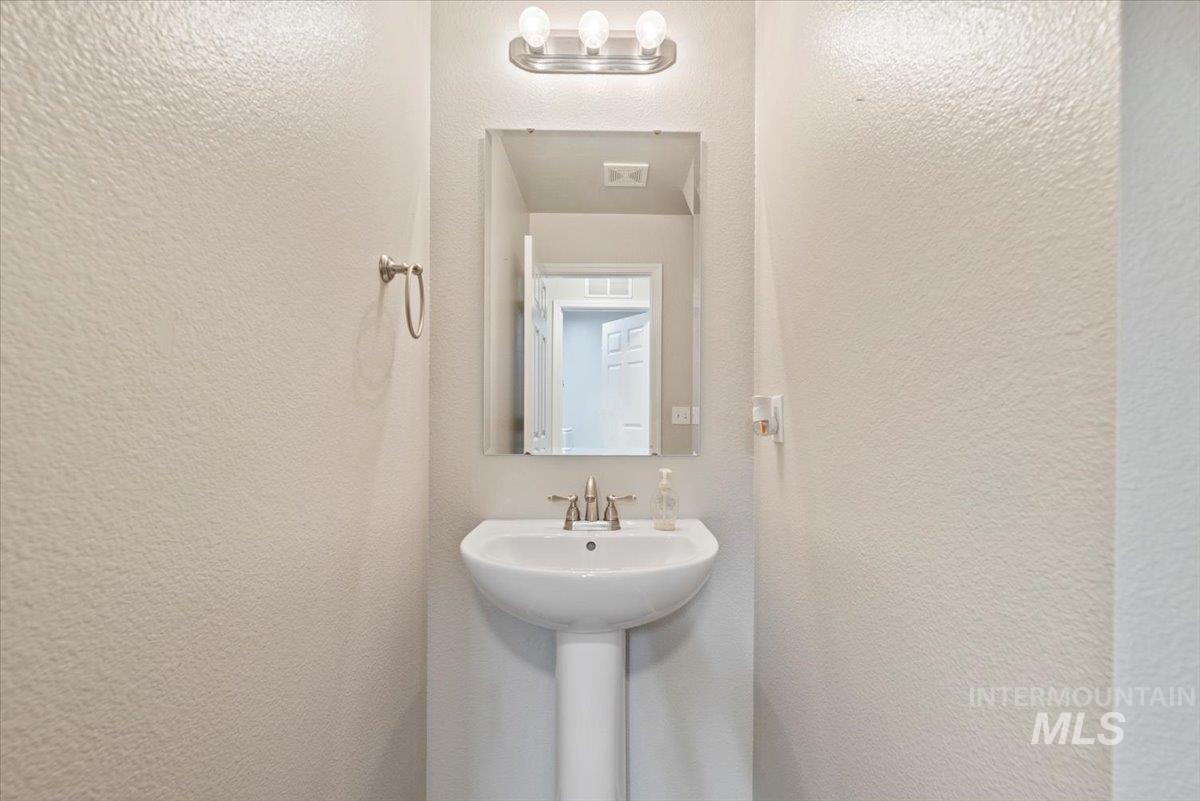 Nampa, Idaho, 83687, United States, 5 Bedrooms Bedrooms, ,Residential,For Sale,1926989