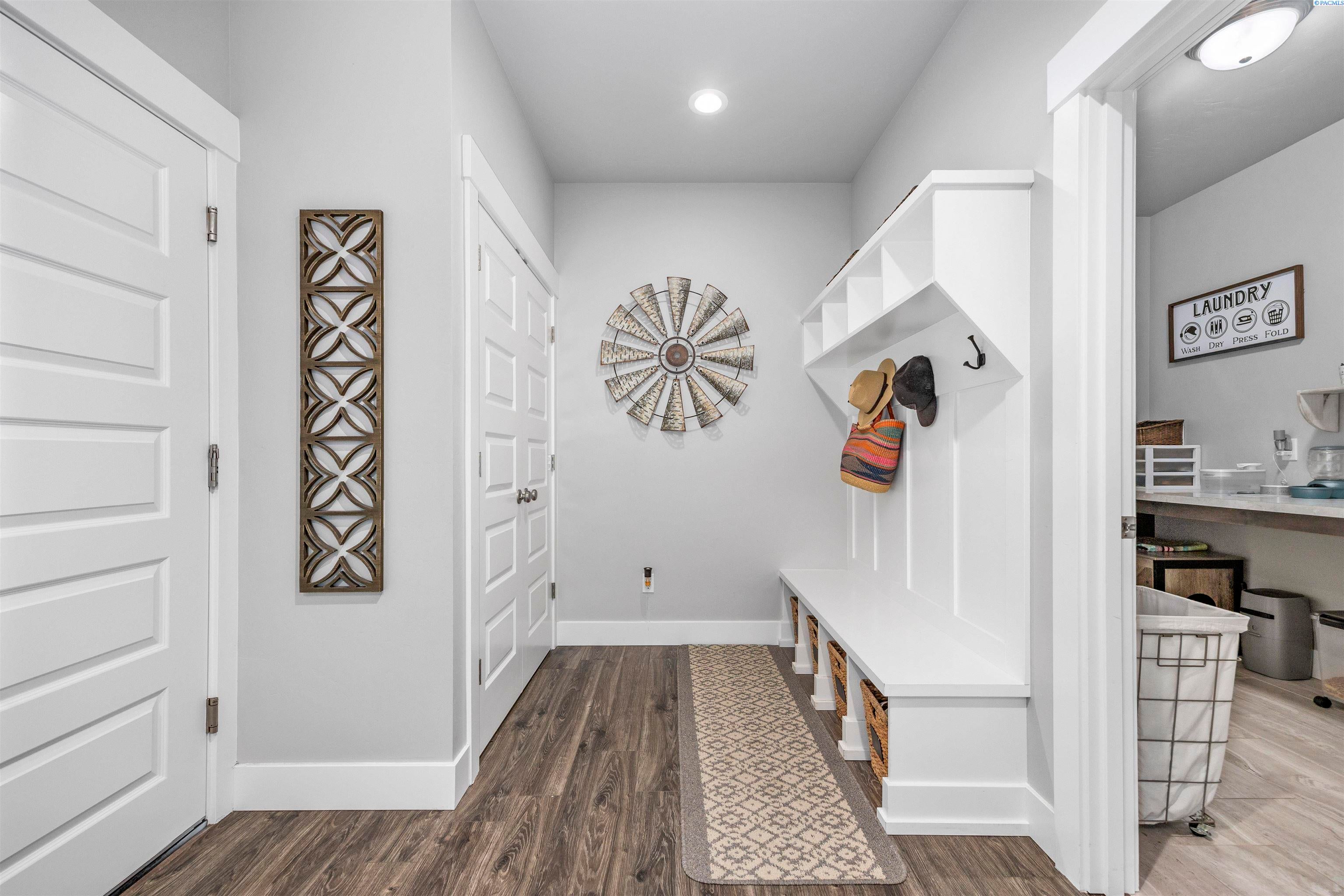 Kennewick, Washington, 99338, United States, 4 Bedrooms Bedrooms, ,3 BathroomsBathrooms,Residential,For Sale,1977201