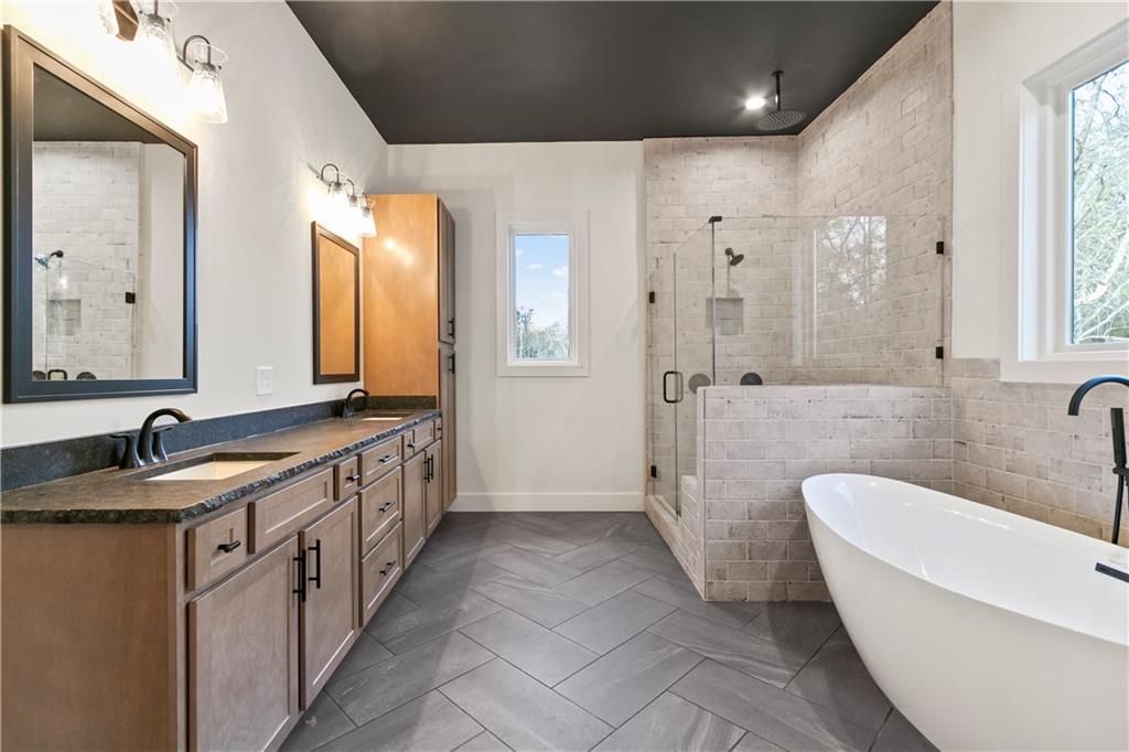 Carrollton, Georgia, 30116, United States, 4 Bedrooms Bedrooms, ,4 BathroomsBathrooms,Residential,For Sale,1897313