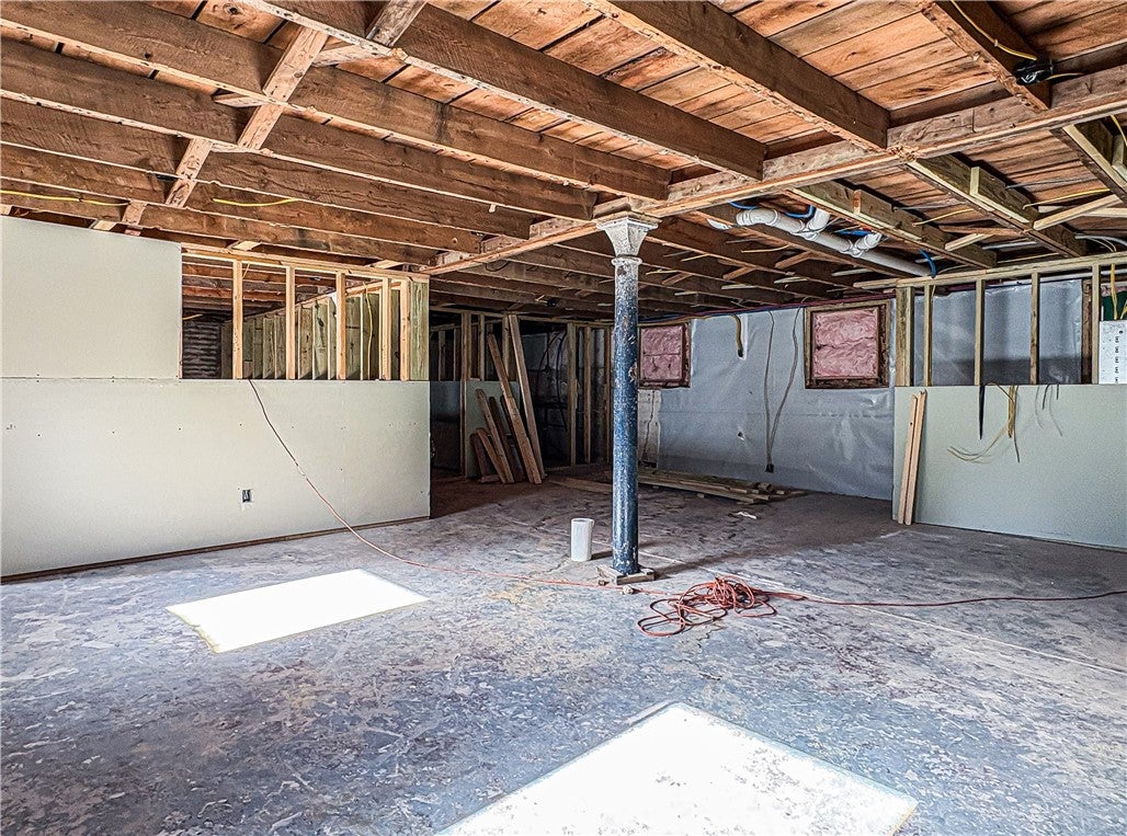 Berryville, Arkansas, 72616, United States, 3 Bedrooms Bedrooms, ,2 BathroomsBathrooms,Residential,For Sale,1994885