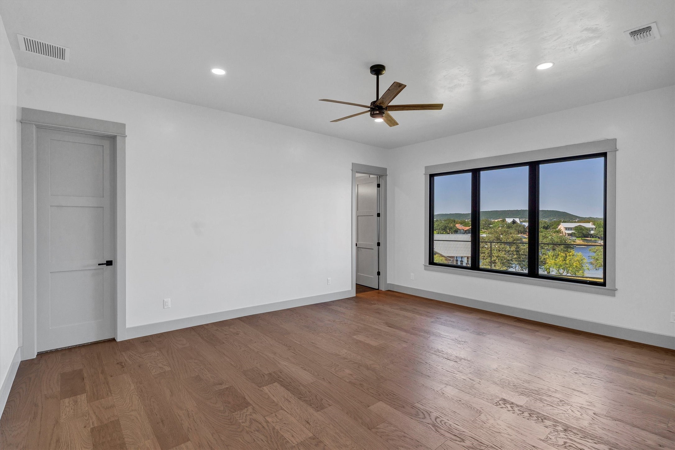 Graford, Texas, 76449, United States, 5 Bedrooms Bedrooms, ,6 BathroomsBathrooms,Residential,For Sale,1980224