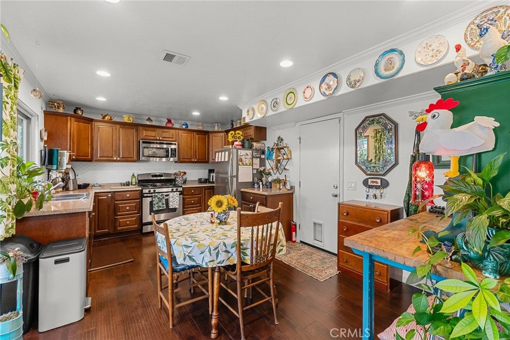 Redlands, California, 92374, United States, 3 Bedrooms Bedrooms, ,2 BathroomsBathrooms,Residential,For Sale,1980103