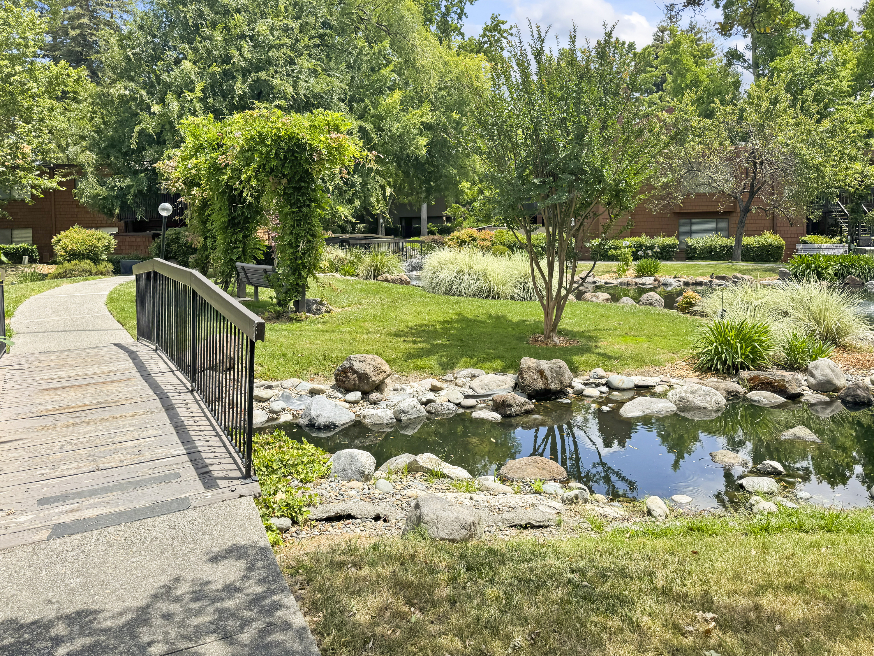  709 Woodside Lane East #2, Sacramento, CA 95825 - 物件實景
