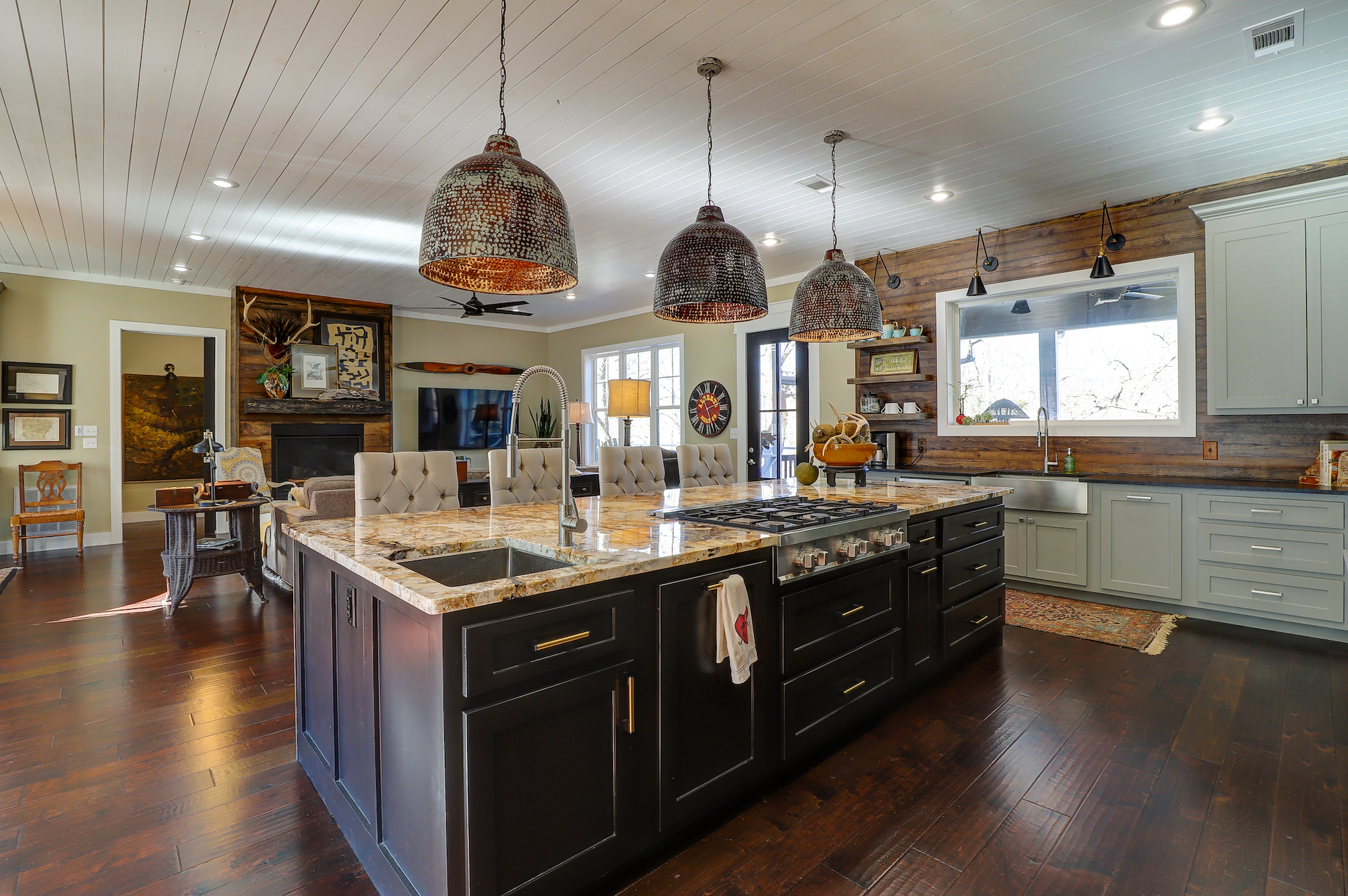 Glenwood, Arkansas, 71943, United States, 4 Bedrooms Bedrooms, ,6 BathroomsBathrooms,Residential,For Sale,1983549