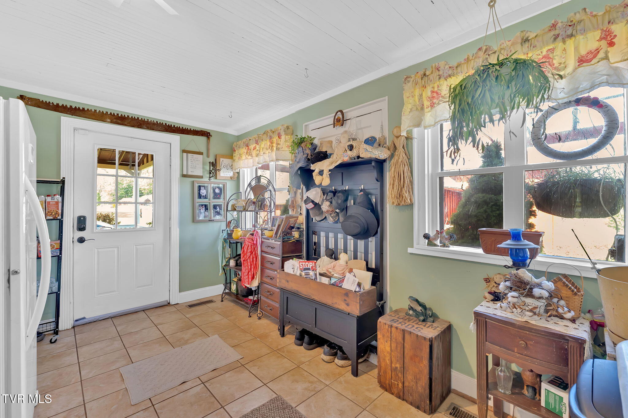 Roan Mountain, Tennessee, 37687, United States, 4 Bedrooms Bedrooms, ,2 BathroomsBathrooms,Residential,For Sale,2010992