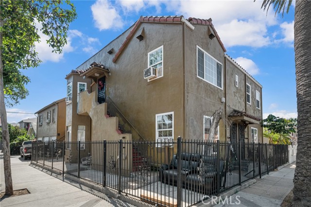 Huntington Park, California, 90255, United States, 6 Bedrooms Bedrooms, ,Residential,For Sale,1919112