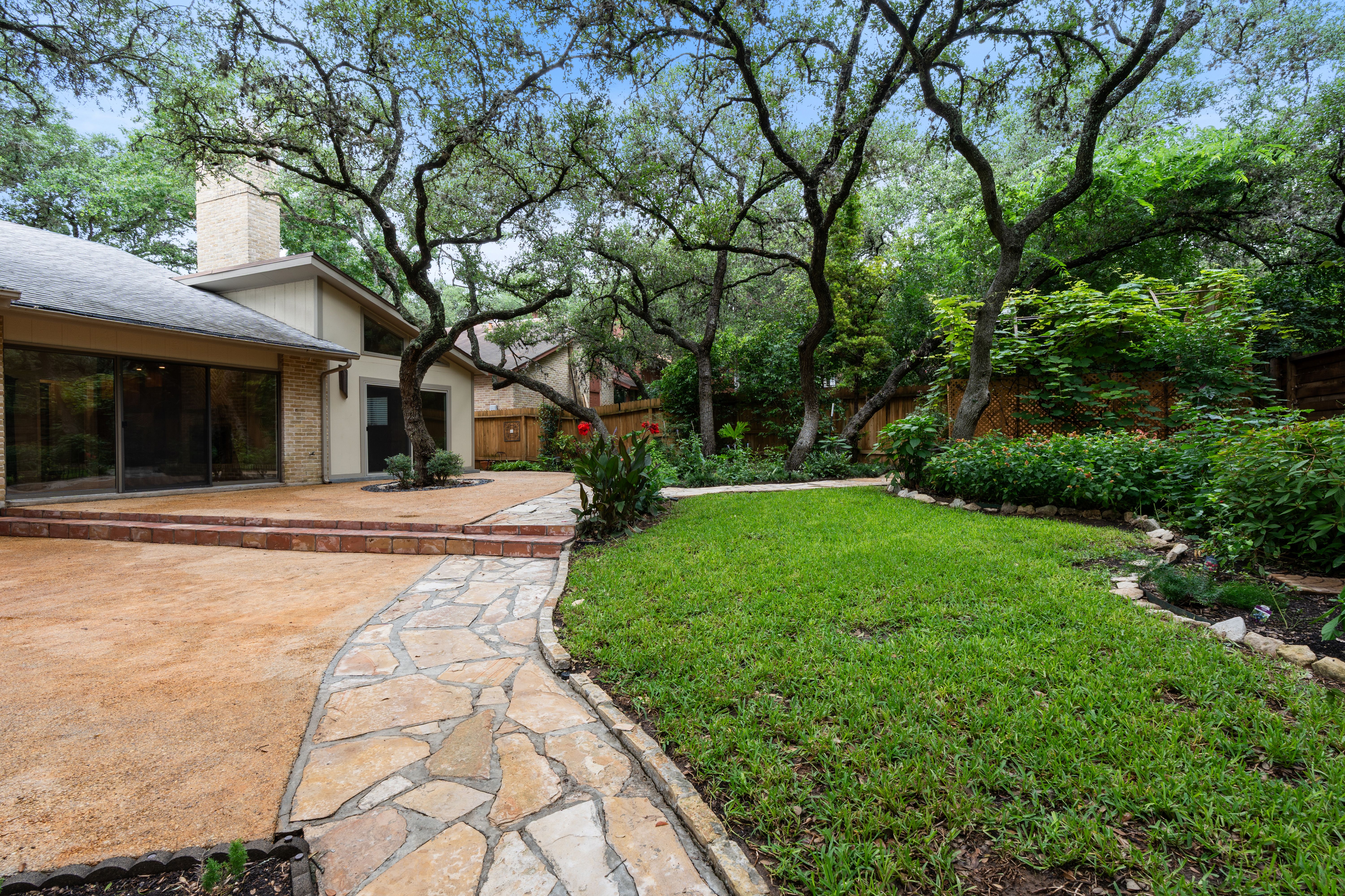  Pristine Architectural Gem in Coveted Hunters Creek - 物件實景