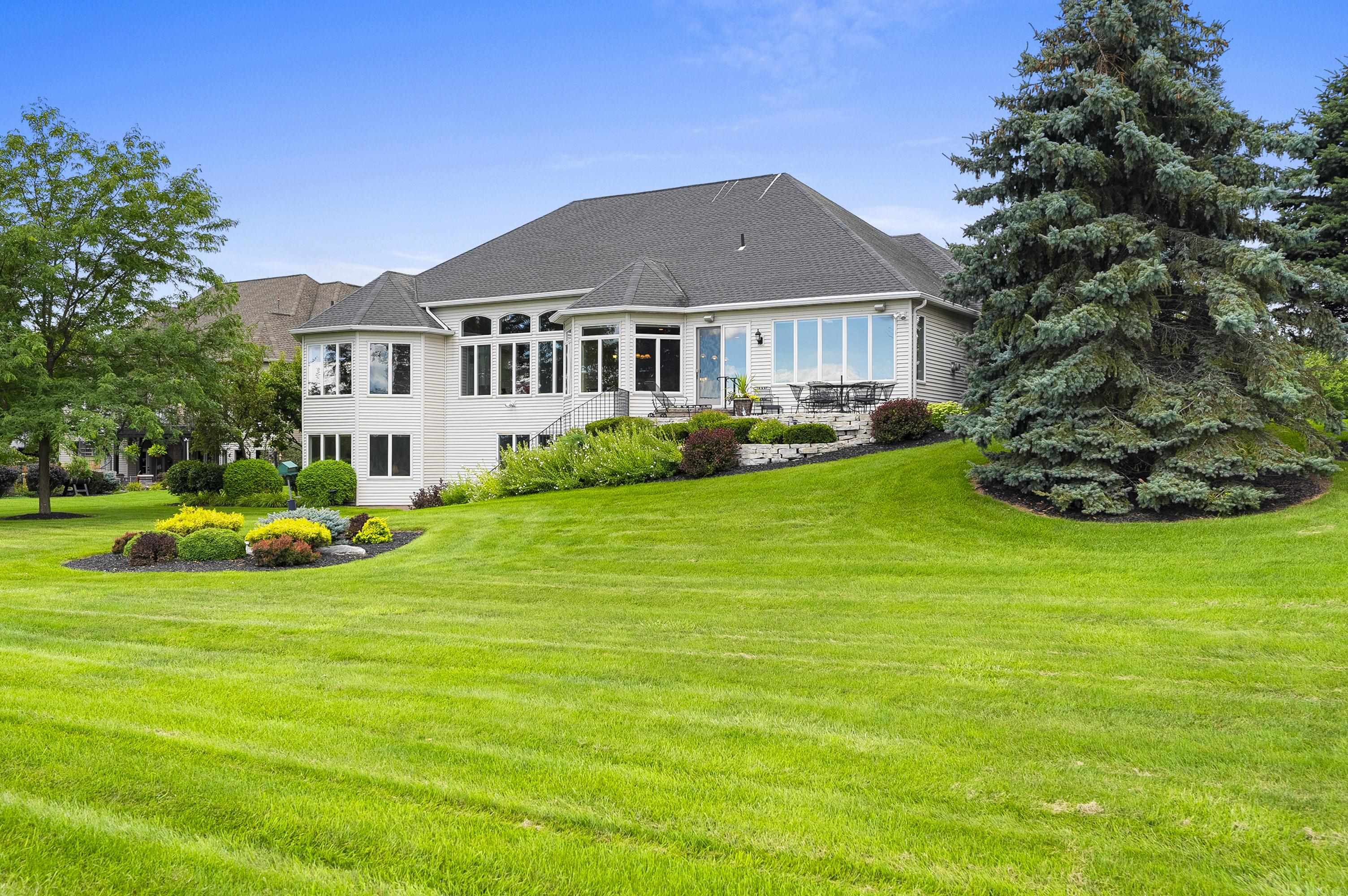 NEENAH, Wisconsin, 54956, United States, 3 Bedrooms Bedrooms, ,3 BathroomsBathrooms,Residential,For Sale,1927222