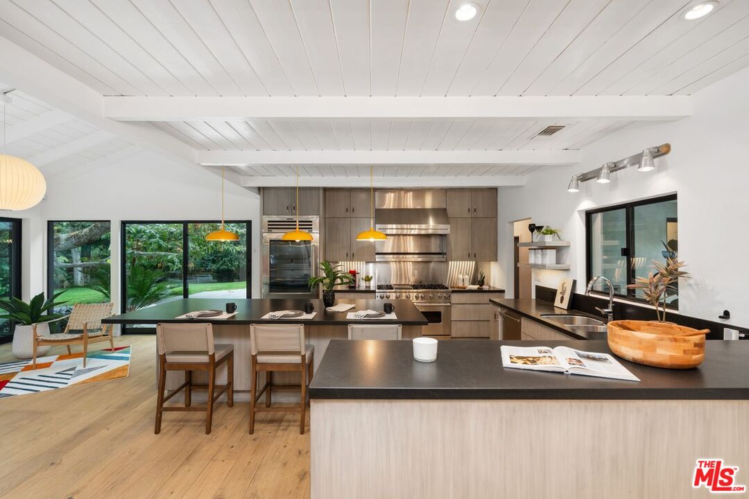 Malibu, California, 90265, United States, 5 Bedrooms Bedrooms, ,3 BathroomsBathrooms,Residential,For Sale,1998415