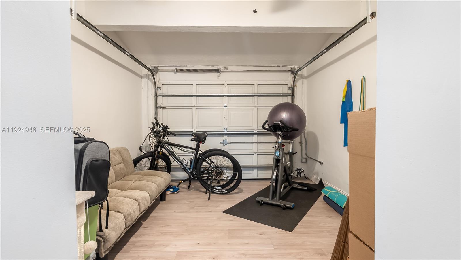 Hollywood, Florida, 33021, United States, 3 Bedrooms Bedrooms, ,2 BathroomsBathrooms,Residential,For Sale,2001683