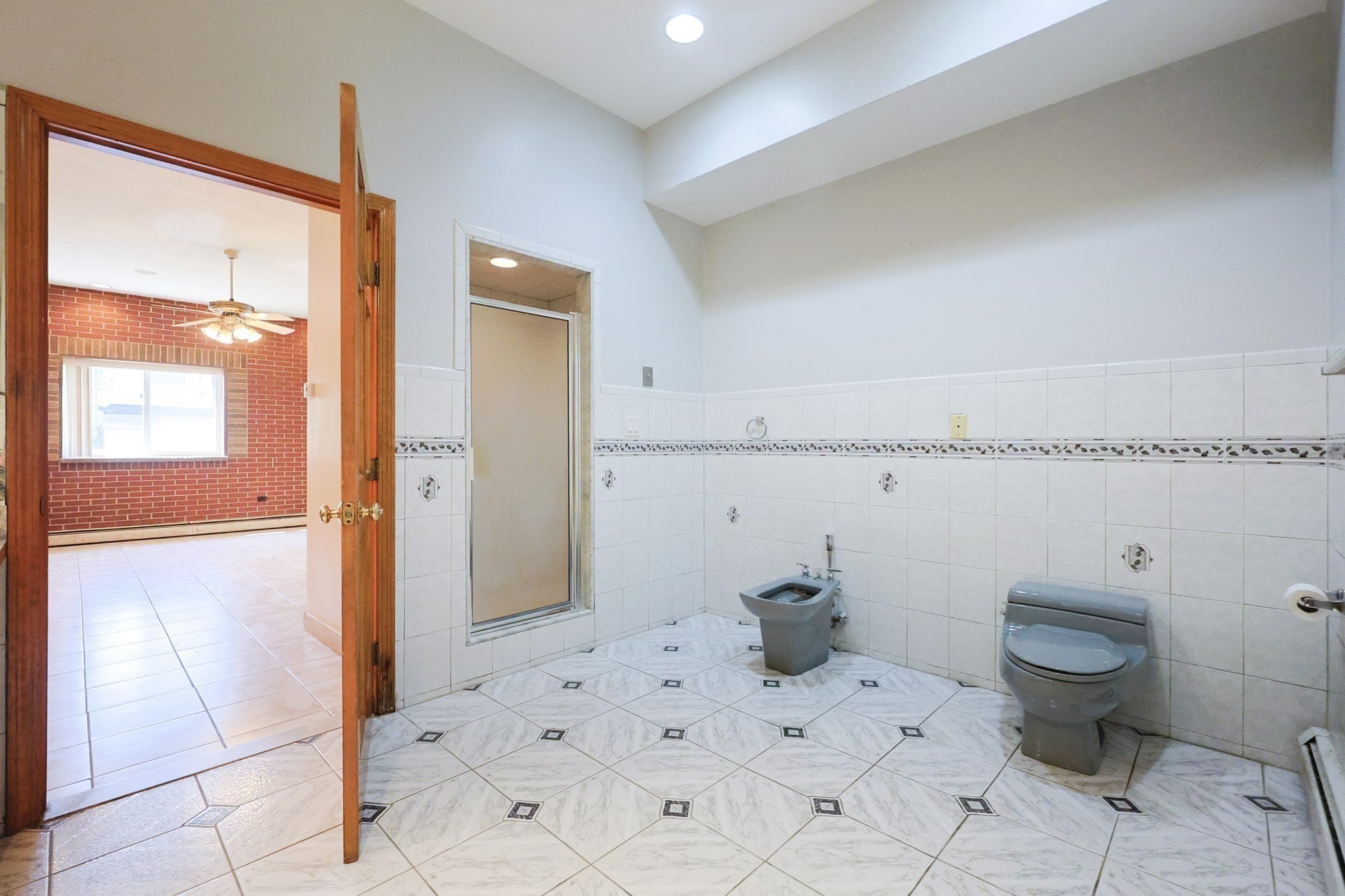 Revere, Massachusetts, 02151, United States, 4 Bedrooms Bedrooms, ,2 BathroomsBathrooms,Residential,For Sale,1934977