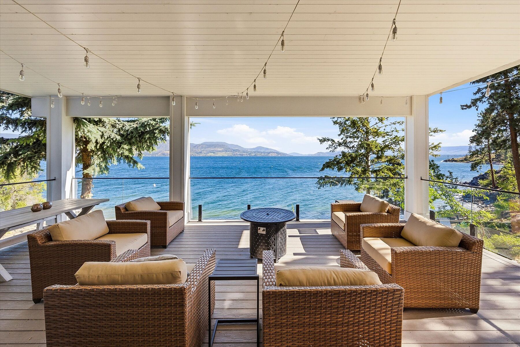  Stunning Home with Privacy - 物件實景