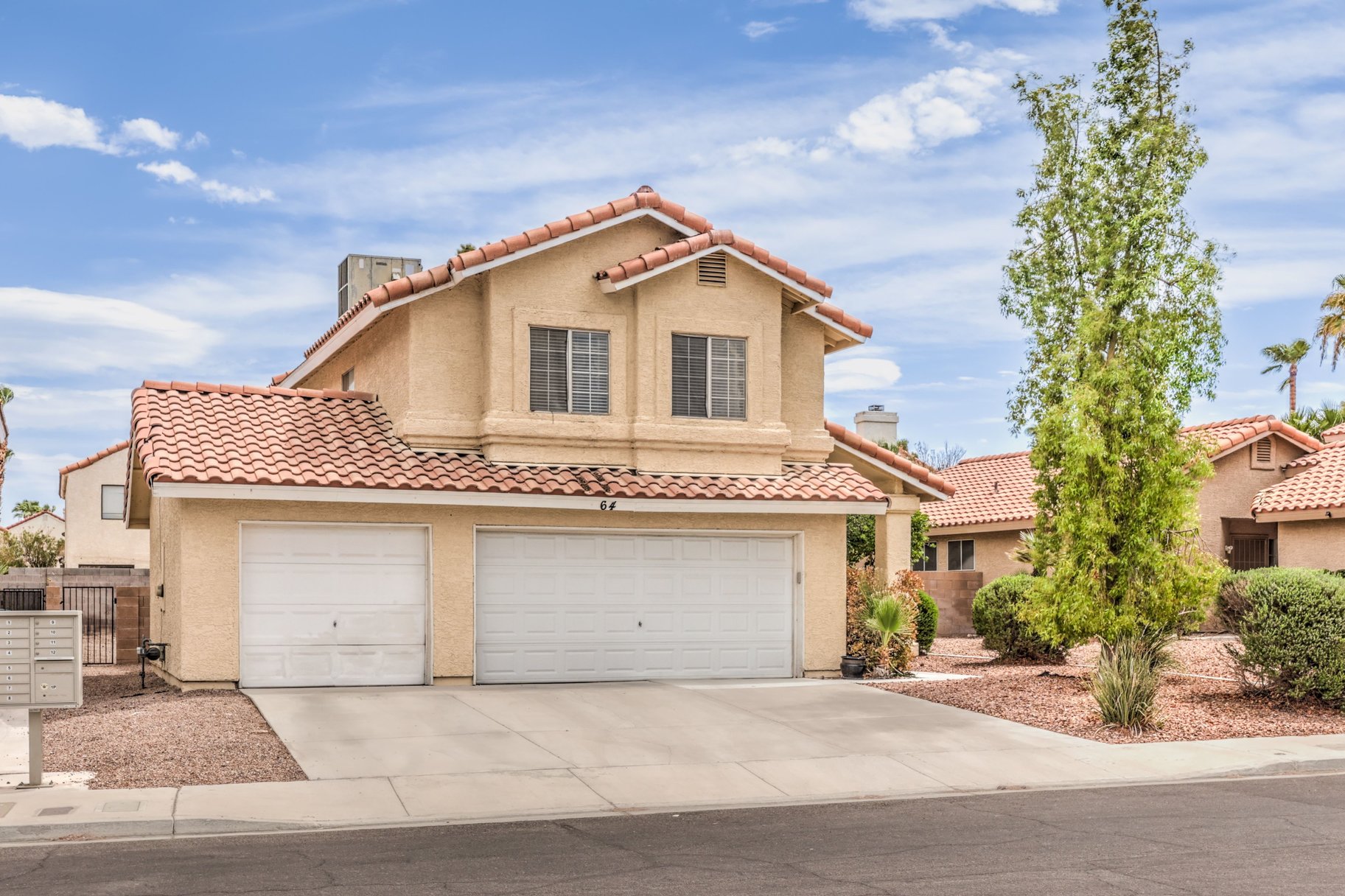  Fresh, Spacious & Move-In Ready — Green Valley Home on an Oversized Lot - 物件實景