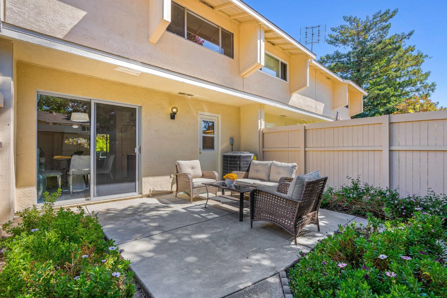 Sunnyvale, California, 94087, United States, 2 Bedrooms Bedrooms, ,2 BathroomsBathrooms,Residential,For Sale,1947978