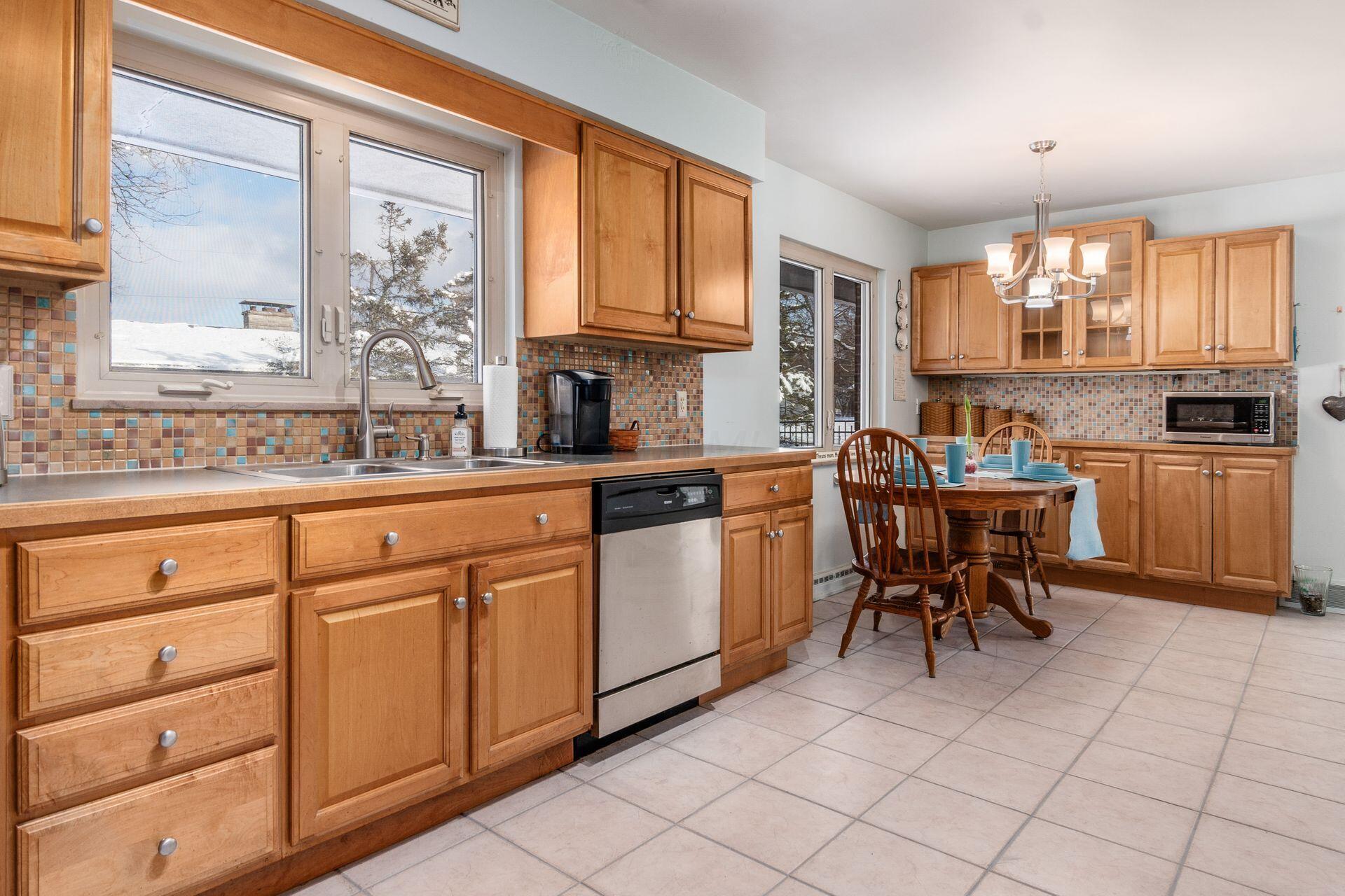 Columbus, Ohio, 43220, United States, 2 Bedrooms Bedrooms, ,3 BathroomsBathrooms,Residential,For Sale,2003078