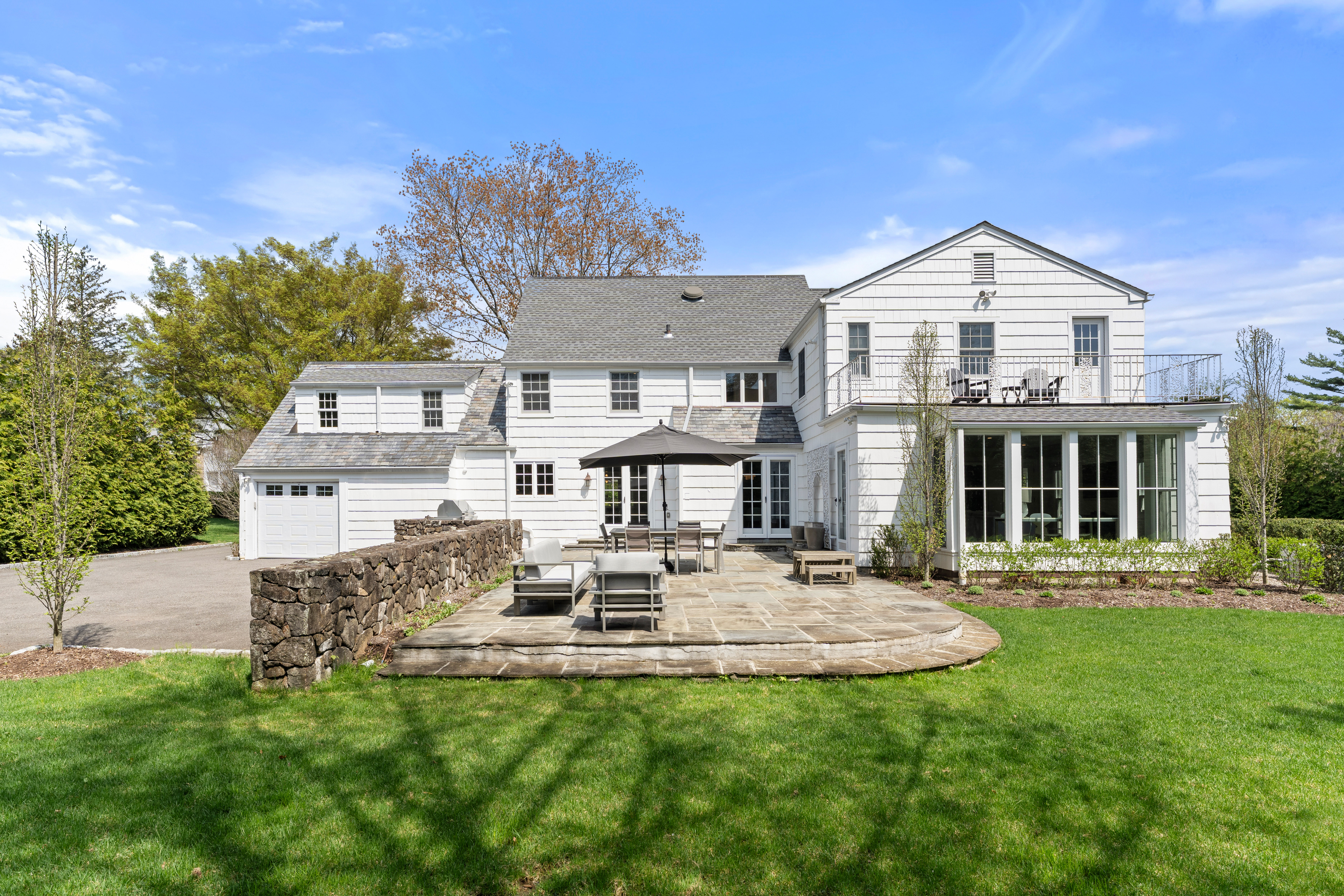  Offering timeless design, refined finishes, and exceptional comfort. - 物件實景