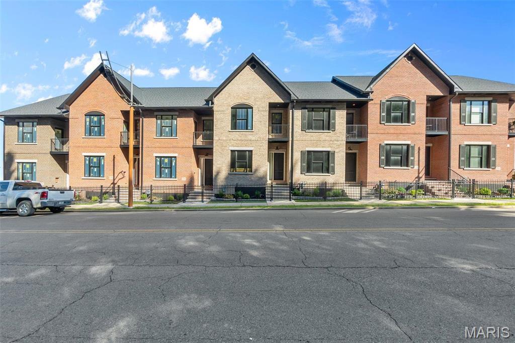 290 N Main Street, Cape Girardeau, Missouri, 63701, United States, 2 Bedrooms Bedrooms, ,5 BathroomsBathrooms,Residential,For Sale,290 N Main Street,1425485
