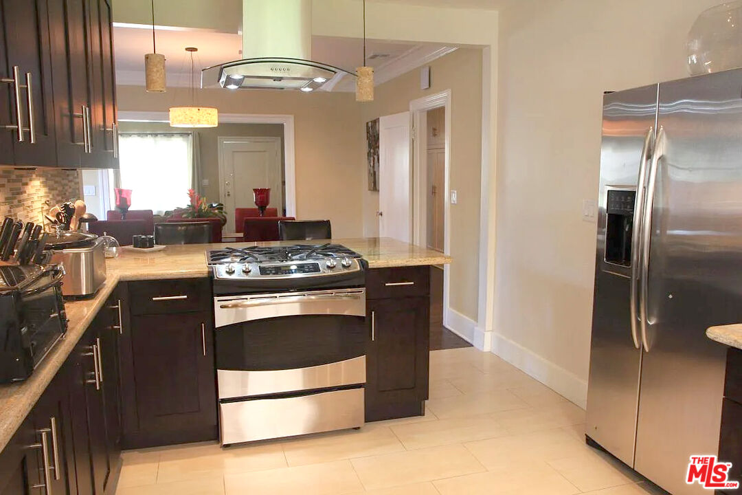 Los Angeles, California, 90004, United States, 3 Bedrooms Bedrooms, ,2 BathroomsBathrooms,Residential,For Sale,1987730