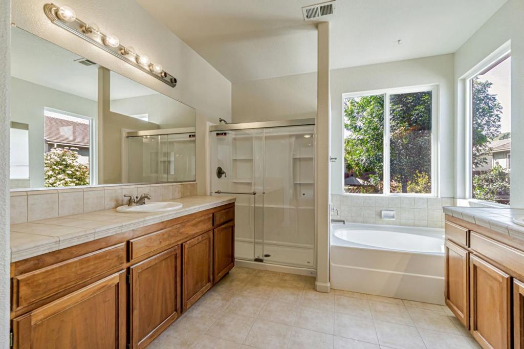 Pittsburg, California, 94565, United States, 6 Bedrooms Bedrooms, ,5 BathroomsBathrooms,Residential,For Sale,1791756