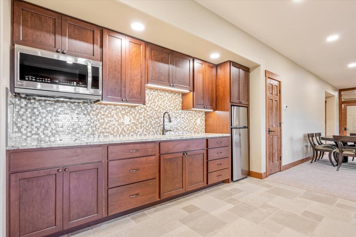 Clancy, Montana, 59634, United States, 6 Bedrooms Bedrooms, ,5 BathroomsBathrooms,Residential,For Sale,1873825