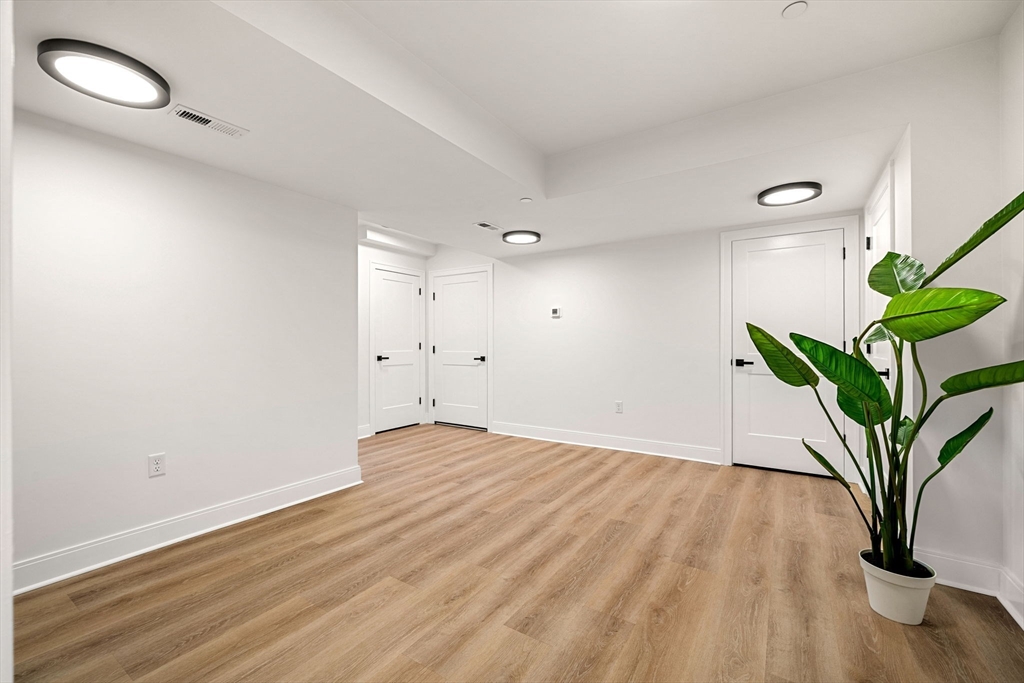 Haverhill, Massachusetts, 01830, United States, 4 Bedrooms Bedrooms, ,4 BathroomsBathrooms,Residential,For Sale,1993462