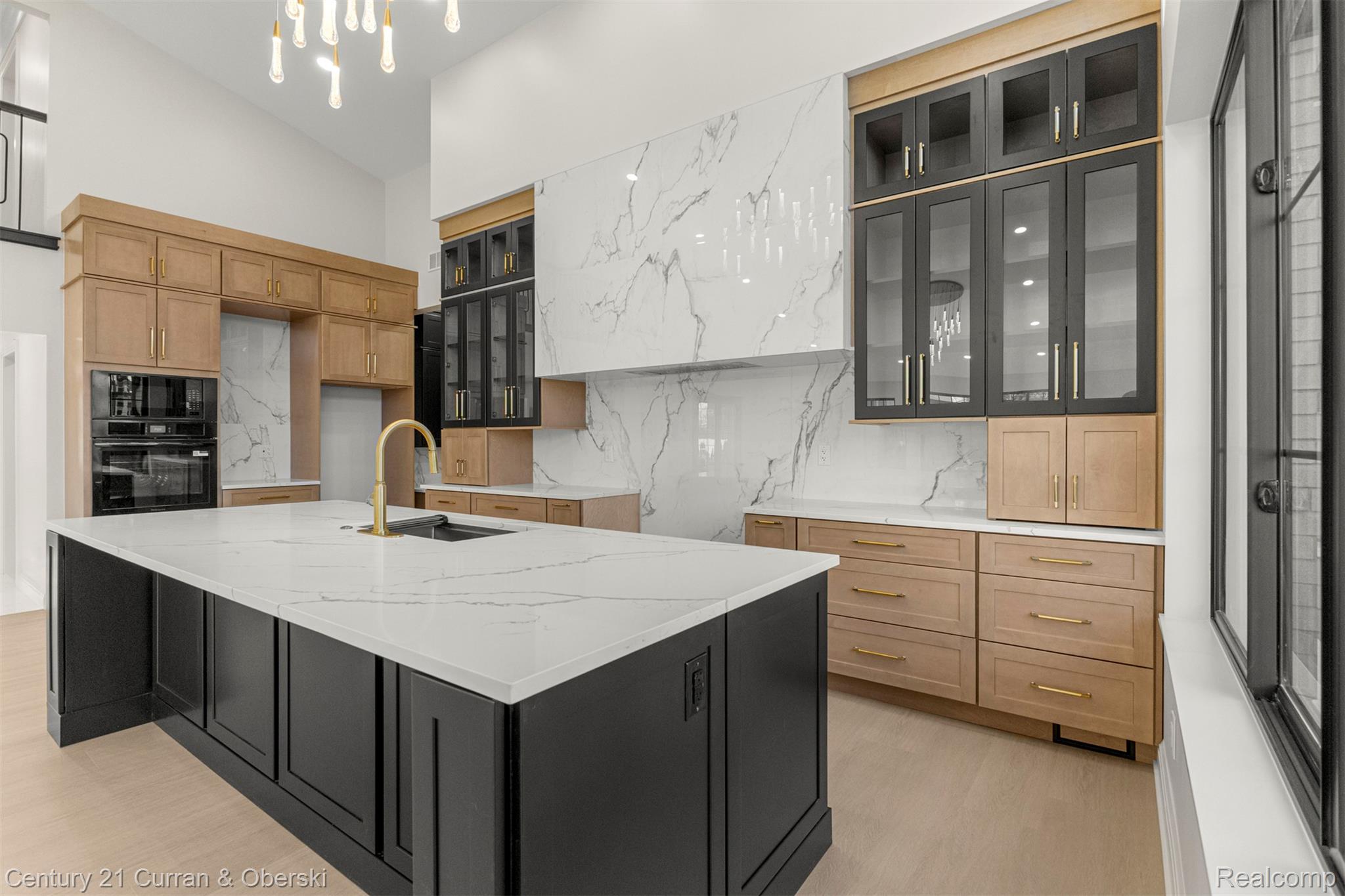 Dearborn, Michigan, 48128, United States, 5 Bedrooms Bedrooms, ,5 BathroomsBathrooms,Residential,For Sale,2030794