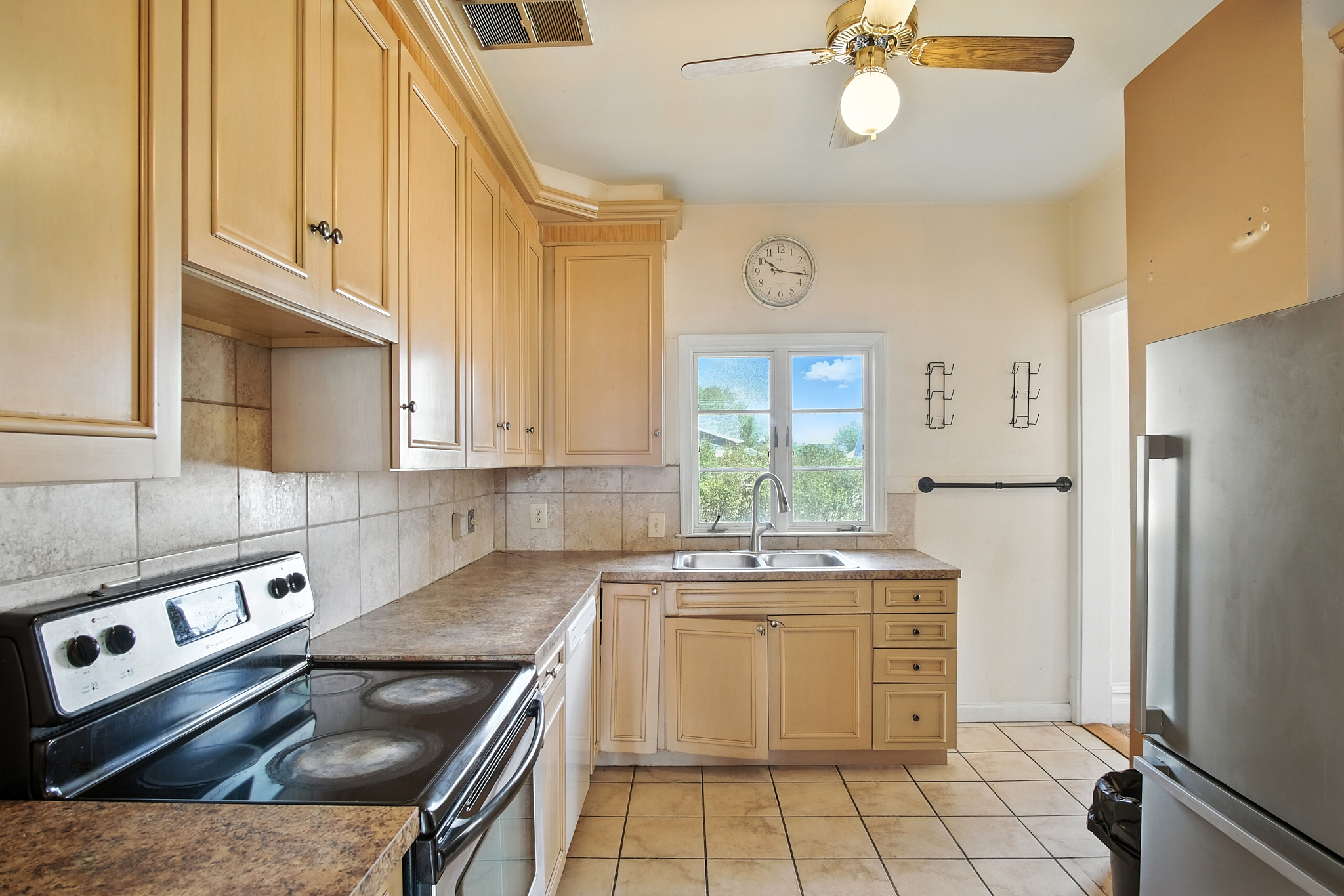 Hot Springs, South Dakota, 57747, United States, 5 Bedrooms Bedrooms, ,4 BathroomsBathrooms,Residential,For Sale,1983319