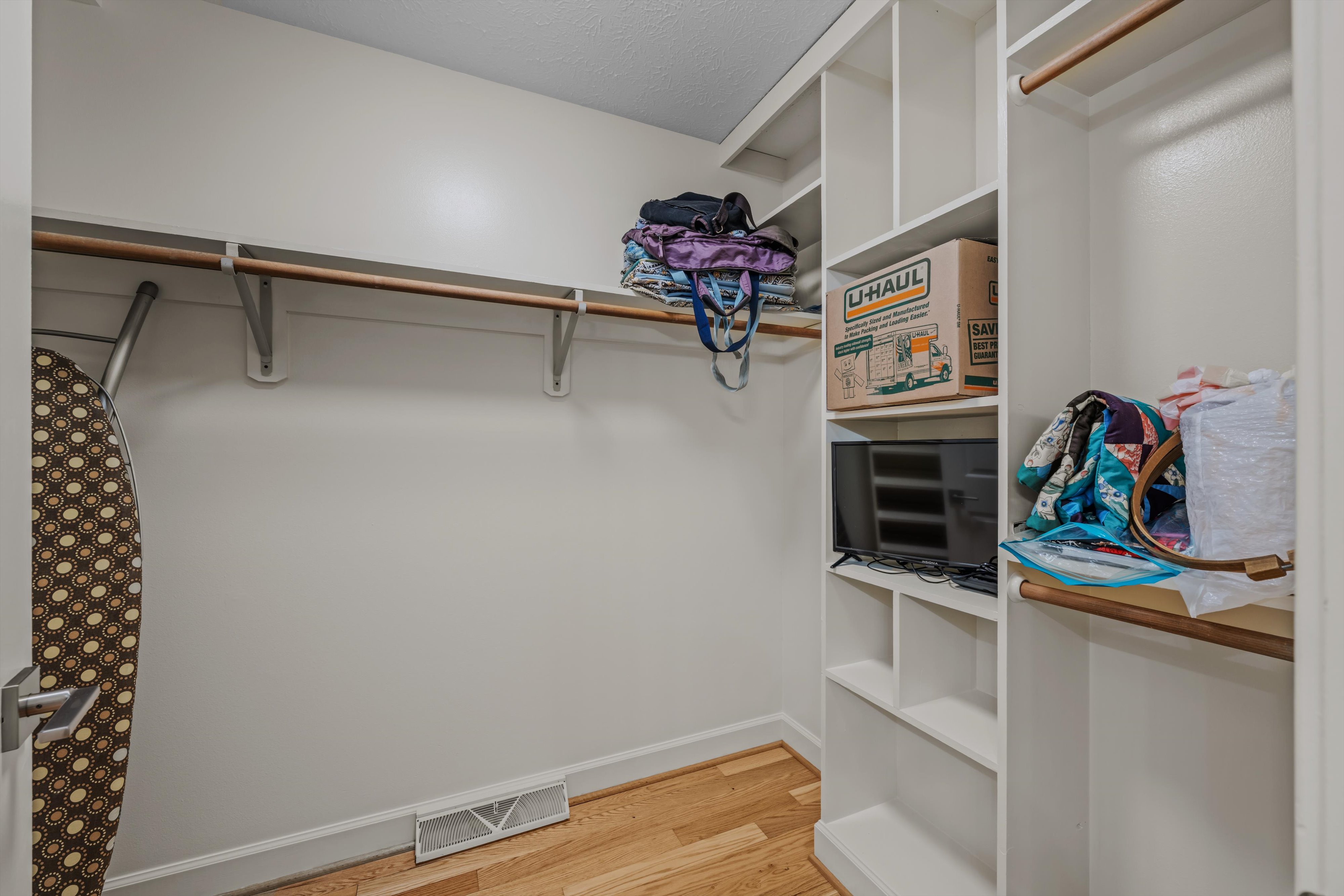 Martinsburg, West Virginia, 25403, United States, 3 Bedrooms Bedrooms, ,Residential,For Sale,1998035