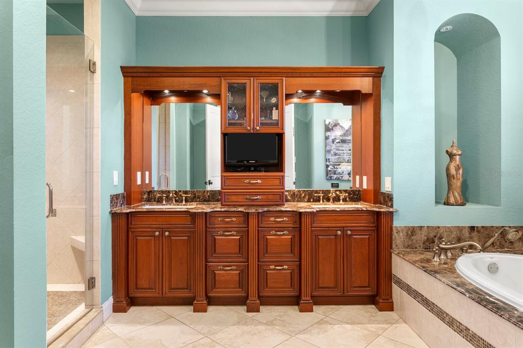 Tampa, Florida, 33616, United States, 4 Bedrooms Bedrooms, ,7 BathroomsBathrooms,Residential,For Sale,1993403