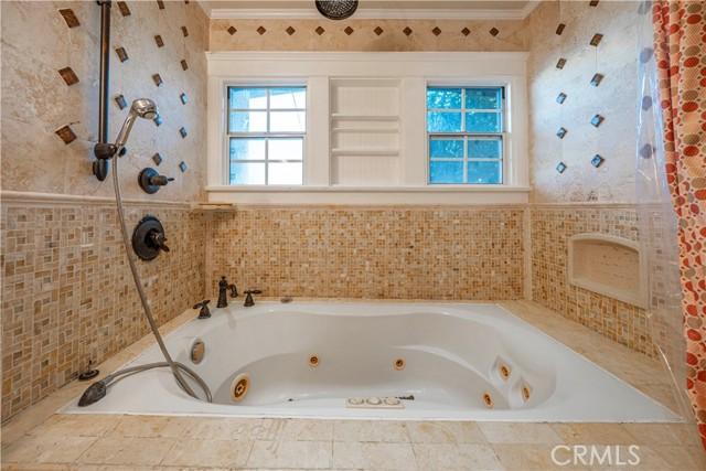 Los Angeles, California, 90016, United States, 4 Bedrooms Bedrooms, ,2 BathroomsBathrooms,Residential,For Sale,1850746