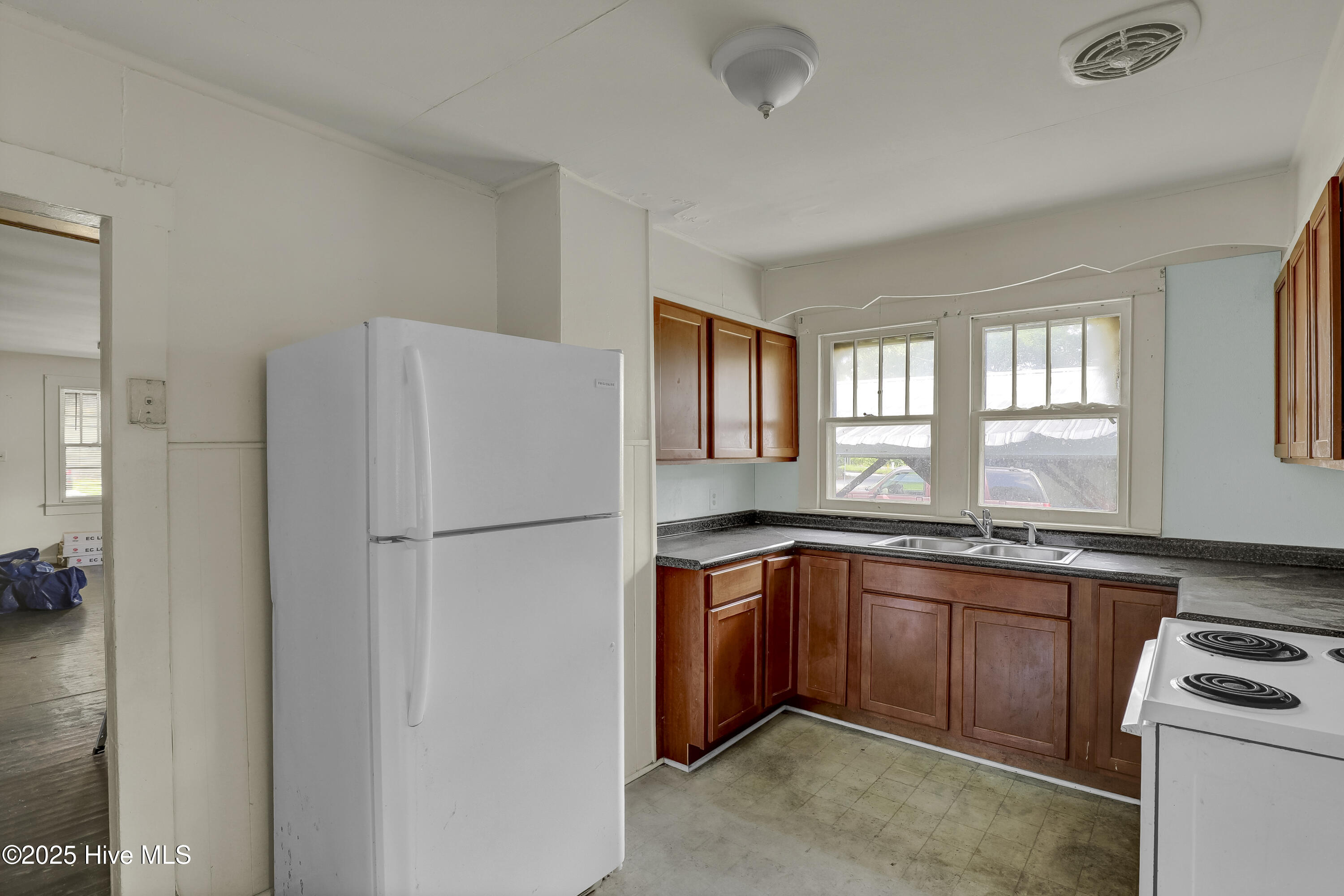 Wilmington, North Carolina, 28405, United States, 3 Bedrooms Bedrooms, ,1 BathroomBathrooms,Residential,For Sale,1866331