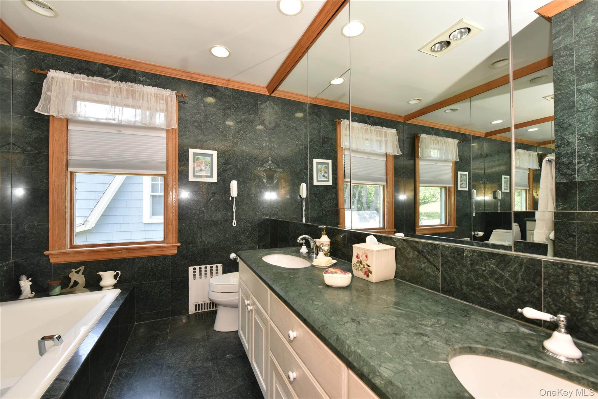  328 38th Road, Douglaston, NY, 11363 - 物件實景
