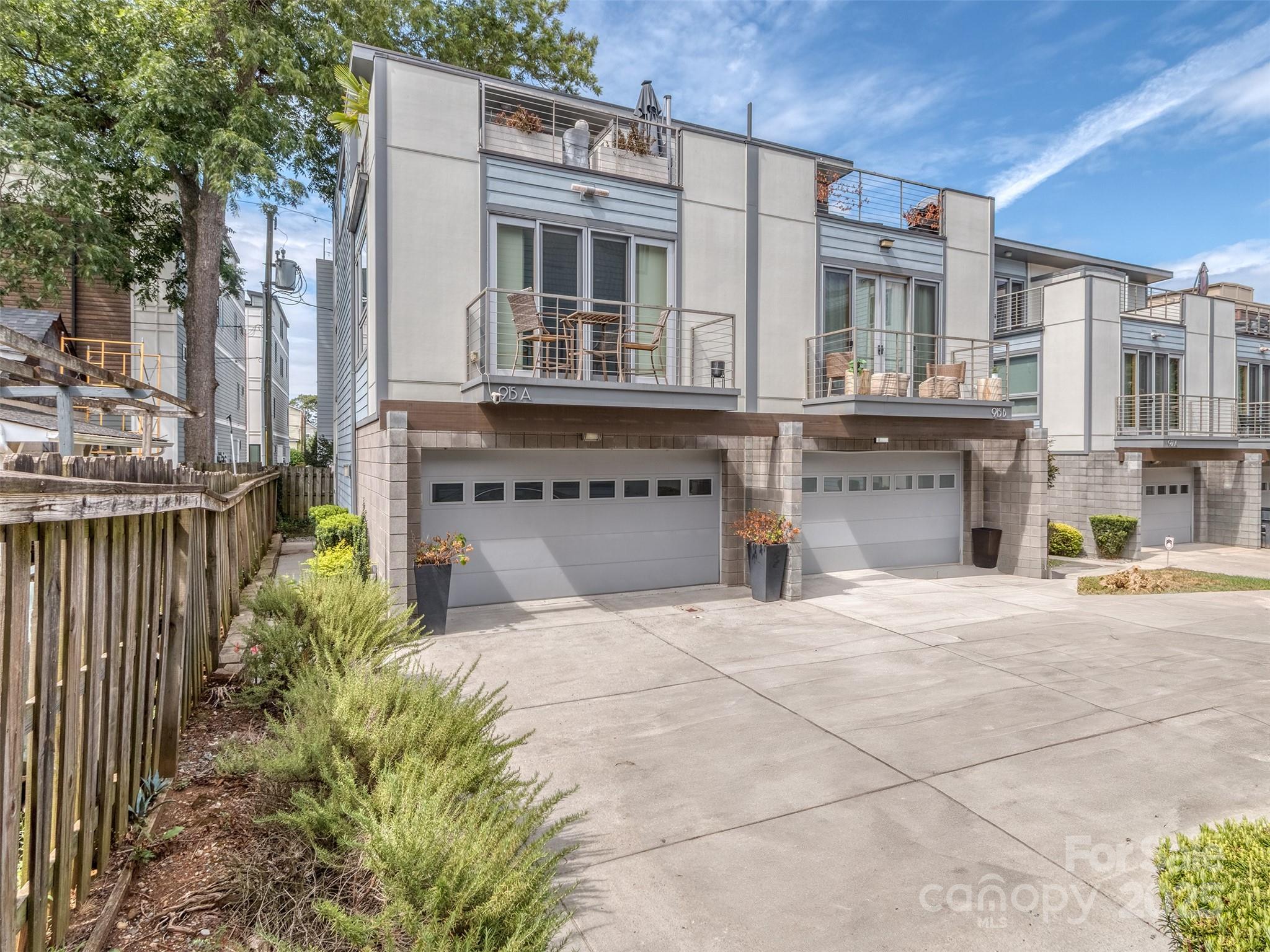 Charlotte, North Carolina, 28202, United States, 2 Bedrooms Bedrooms, ,3 BathroomsBathrooms,Residential,For Sale,1913146