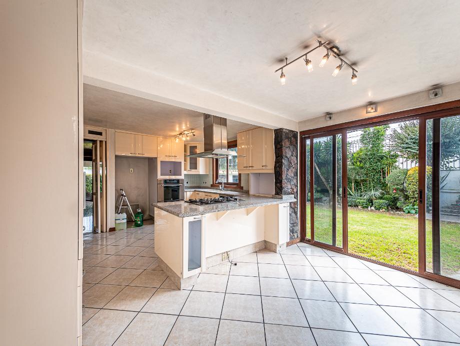 Metepec, Estado de méxico, 52178, Mexico, 4 Bedrooms Bedrooms, ,5 BathroomsBathrooms,Residential,For Sale,1994402